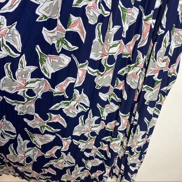 J.O.A. High Neck Pleated Floral Midi Dress Sz M - Picture 4 of 12